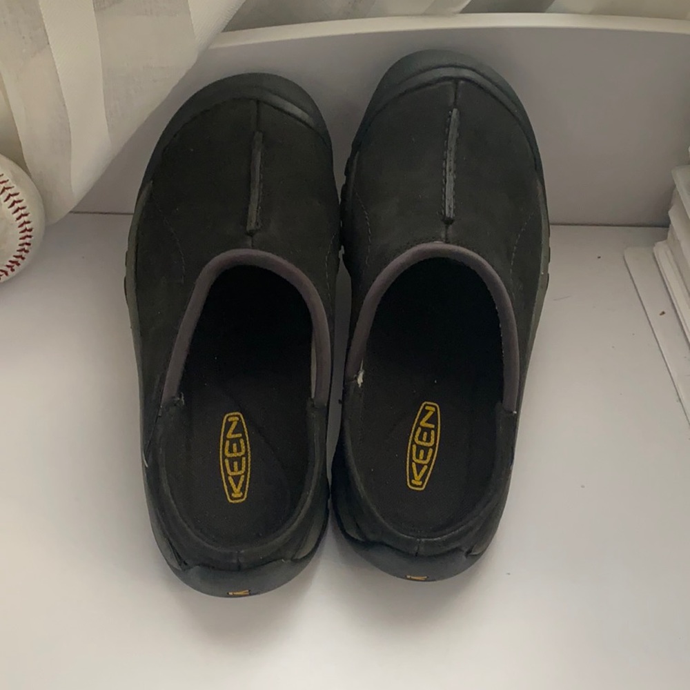 Slip on KEEN sandal, in good condition